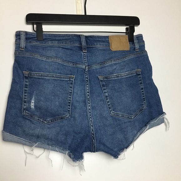 H&M Distressed Denim Shorts Sz 8 - Picture 5 of 6